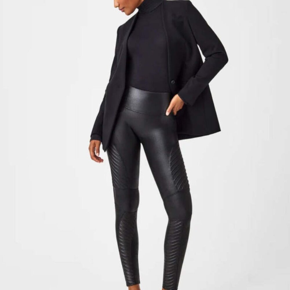 SPANX faux leather moto leggings in very black (M)